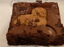 Load image into Gallery viewer, 10 Piece Mixed Box of Brownies 5 x Cookie Dough, 5 x Salted Caramel

